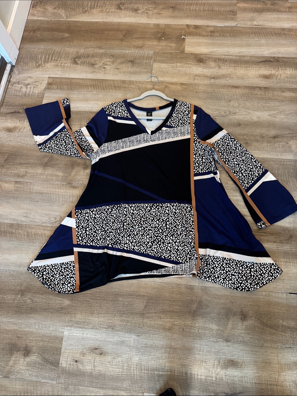 Lildy V-Neck Geometric Patterned Women's Tunic Top in Navy, Black, Tan & White